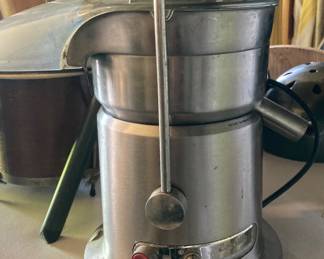 breville juicer with accessories, works