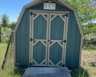 Portable storage building 10' X 12'