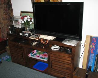 TV, nice entertainment center