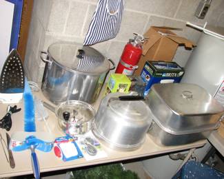 Large aluminum pot, cake carrier aluminum roaster and more
