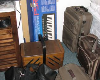 Electronic keyboard, luggage, sewing box