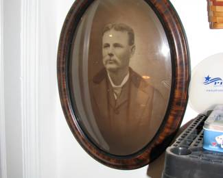 Nice photo in a oval frame