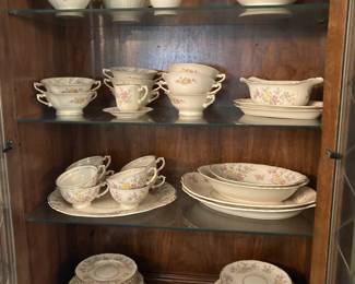 Syracuse China, "Briarcliff" pattern