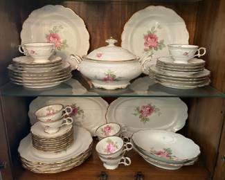 Schumann Arzberg china, "La Vie En Rose" pattern