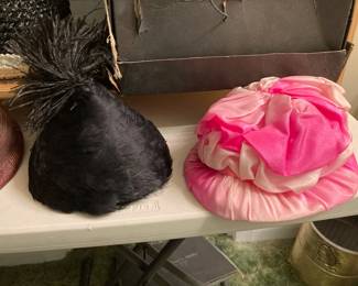Great selection of vintage hats