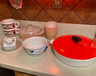 Vintage corningware skillet with red lid