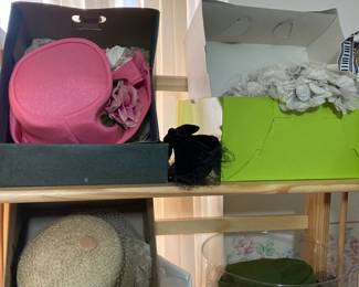 Large selection of vintage ladies' hats