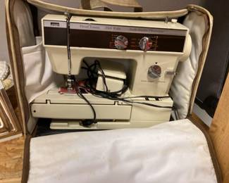 Vintage Montgomery Ward UHT J1950 Free Arm Sewing Machine