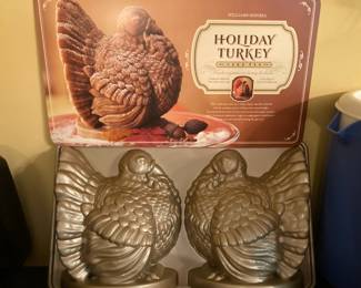Williams Sonoma turkey cake mold
