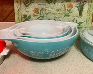 Vintage Pyrex Amish Butterprint set of 4 nesting bowls, turquoise, excellent condition