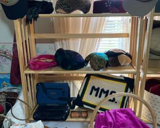 Large selection of vintage ladies' hats