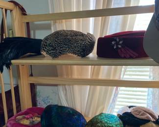 Large selection of vintage ladies' hats