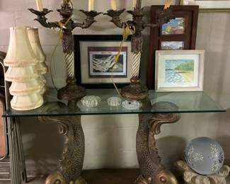 Unique fish base pedestal table