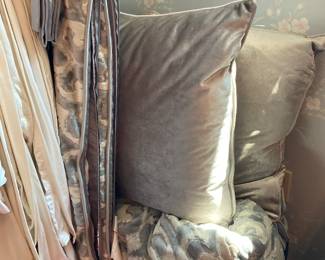 Throw pillows and bedding
