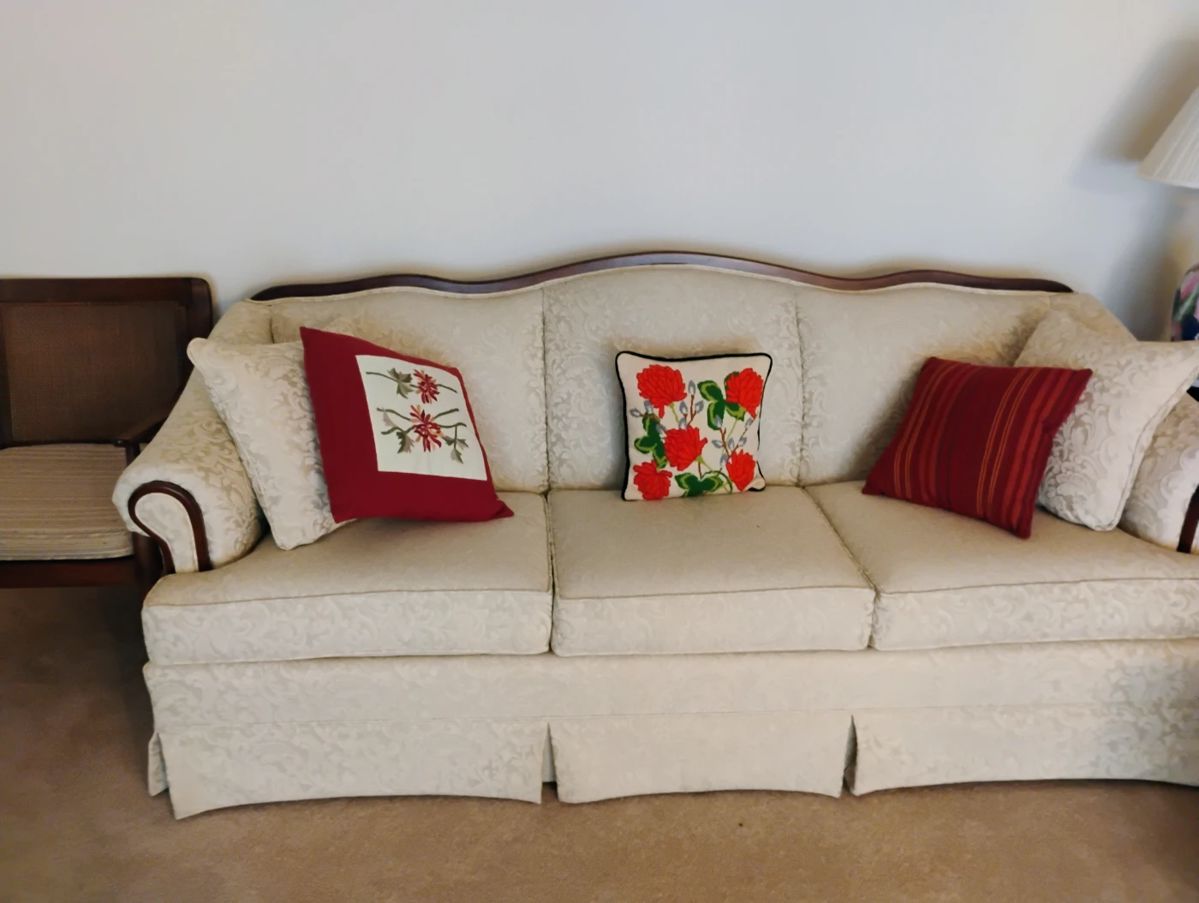 LIVING ROOM SOFA VERY CLEAN