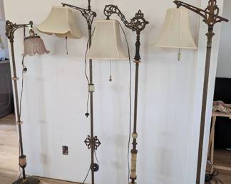 Pink Akro, Slag (glows), Amazing Marble and Uranium (glows) Bridge Lamps, all working.
Amazing shape for their age.
Rare