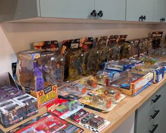 Horror Headliners, KISS, Popeye, Austin Powers. NBA, Metalfigs, Sleepy Hollow, Comics and Cards