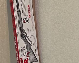 RED RYDER DAISY 650 SHOT BB GUN