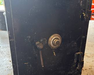 ANTIQUE HERRING-HALL-MARVIN SAFE-HAVE COMBINATION