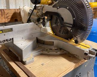 DEWALT SAW