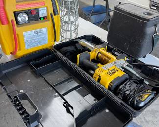 DEWALT 20V GREASE GUN, BATTERY CHARGER