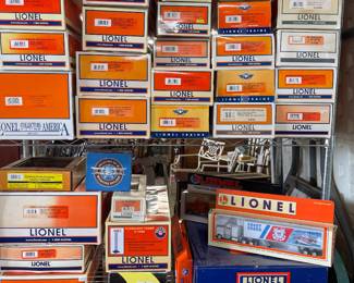 LIONEL TRAIN CARS