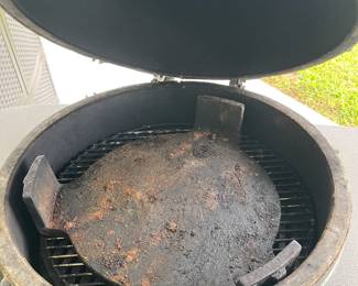 INSIDE OF BIG GREEN EGG