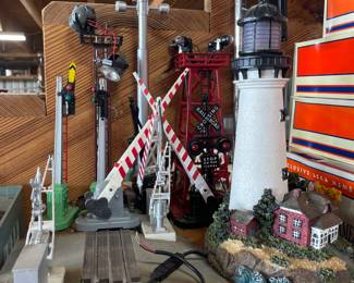 LIONEL TRAIN ACCESSORIES-CROSSING ARMS, LIGHT POLES AND MORE