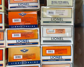 LIONEL TRAIN CARS-CABOOSE, VIRGINIAN CABOOSE, ONTARIO NORTHLANDS BOXCAR, NYC REEFER, COTTON BELT USRA BOXCARS, R J CORMAN FLATCAR W/EXCAVATOR, LRRC HOPPER, ACF PRESSUREAIDE 3 BAY HOPPER, UP FLATCAR WITH WOOD LOAD, STD KATY