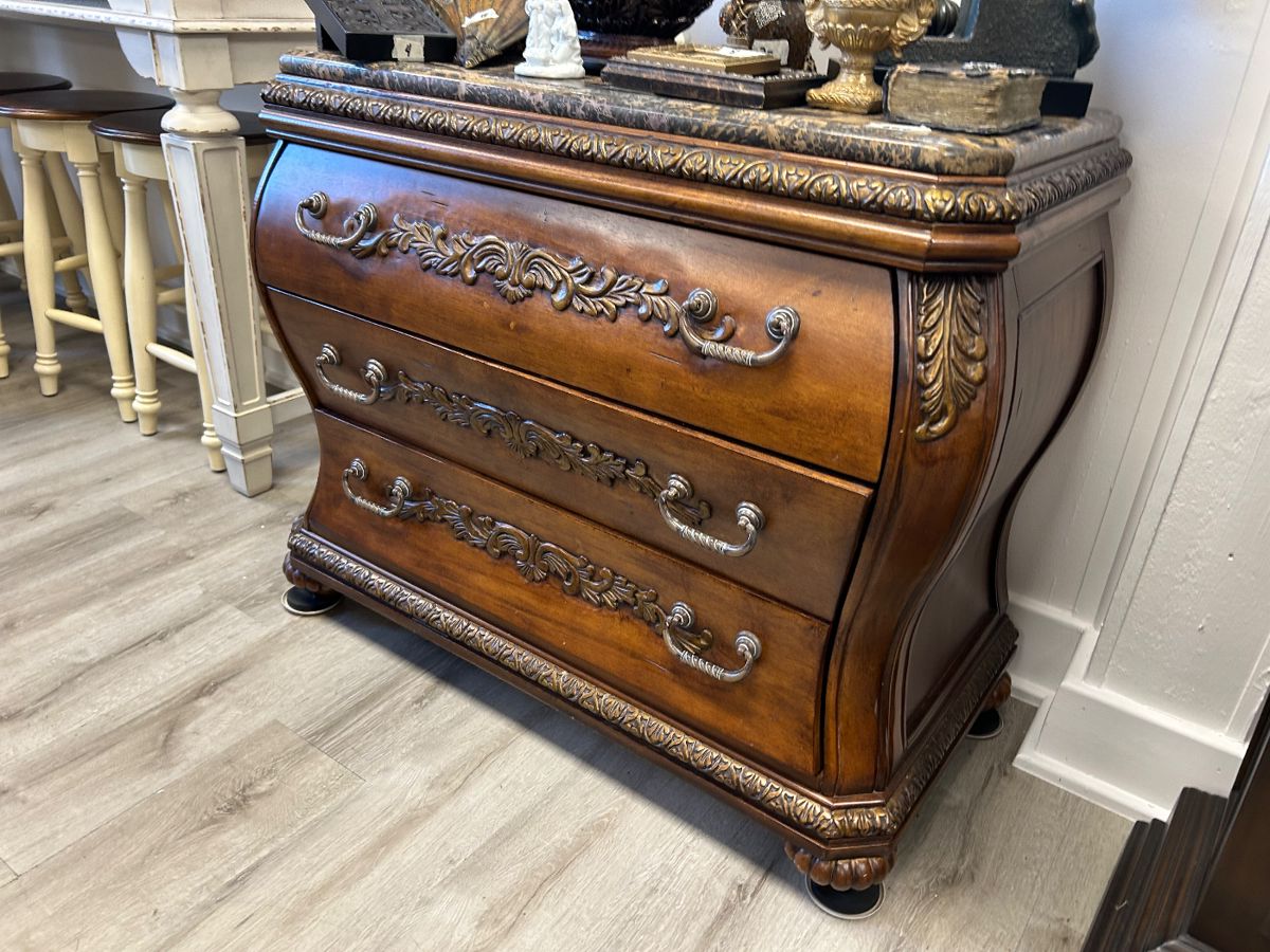 Large Bombe Chest