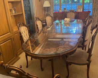 Italian Dinning set
2 removable leaflets
Adjusts the table size from 6 to 8 to 10 sitting space
8 Chairs
2 Armchairs