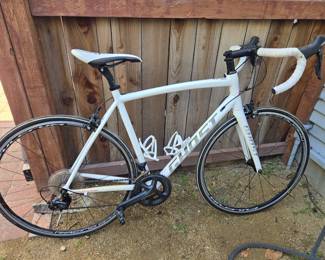 Excellent condition 2015 German made Ghost road bike in size "L" is available