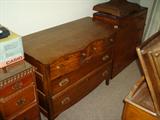 QUARTER SAWN OAK BUREAU, VINTAGE AND EXCELLENT CONDITION.