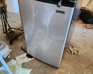 Mini fridge