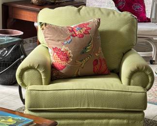 We have 3 of these swivel chairs!