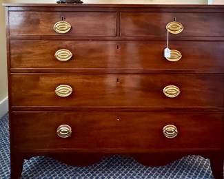 English chest of drawers in stunning condition
