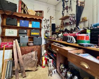 2 Garages FULL