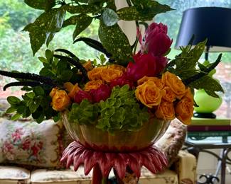 Special THANK YOU to Peyton Wells Designs for the AMAZING florals at this sale!