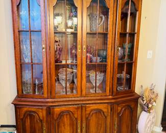 Curio cabinet, great conditions:)