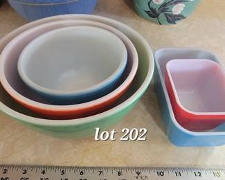 Pyrex mixing bowls and refrigerator dishes