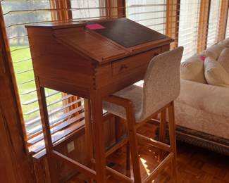 Standing desk