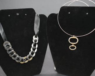 lot of 2 pieces of misc jewelry
