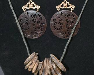 lot of 2 pieces of misc jewelry