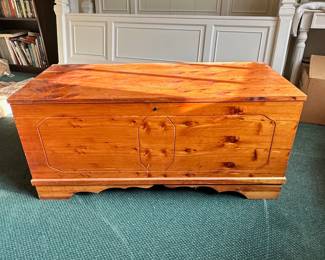 D33 - $95. Cedar Chest made by Giles & Kendall Co. Huntsville, Alabama. Measures 46" wide x 20" deep x 21" tall. Very good Vintage Condition.