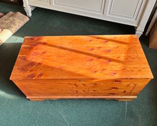 D33 - $95. Cedar Chest made by Giles & Kendall Co. Huntsville, Alabama. Measures 46" wide x 20" deep x 21" tall. Very good Vintage Condition.