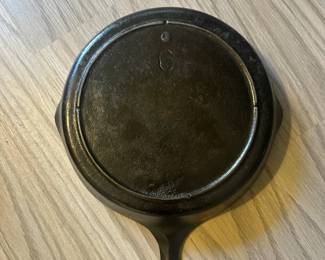 D153 - $20. Cast iron skillet, lodge #6.