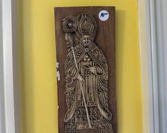 D117 - $10. Wooden Wall Plaque.