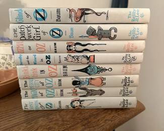 D143 - $125. Vintage Wizard of Oz Books. The Reilly & Lee Co. Set of 8 Books.