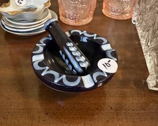 D89 - $10. Small Decorative Mortar & Pestle.