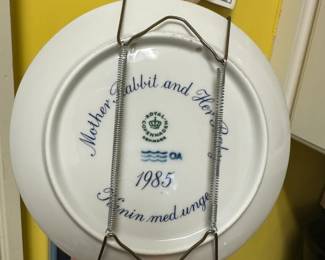 D163 - $10. Mother Rabbit & Her Baby. 1985. Royal Copenhagen Plate.
